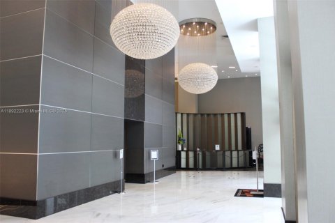 Condo in Miami, Florida, 2 bedrooms  № 1944219 - photo 15