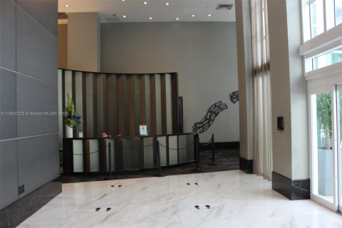Condo in Miami, Florida, 2 bedrooms  № 1944219 - photo 13