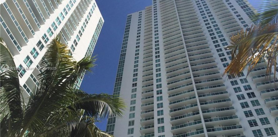 Condo in Miami, Florida, 2 bedrooms № 1944219