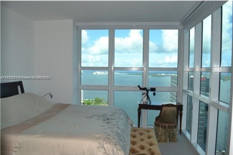 Condo in Miami, Florida, 2 bedrooms  № 1944219 - photo 5