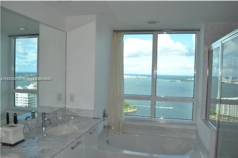 Condo in Miami, Florida, 2 bedrooms  № 1944219 - photo 7