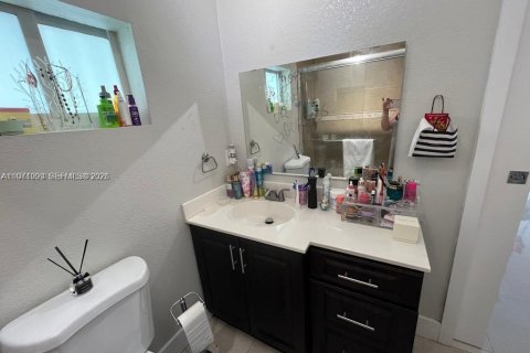 Casa en alquiler en Miami, Florida, 2 dormitorios, 204.48 m2 № 2033015 - foto 16