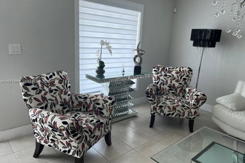 Casa en alquiler en Miami, Florida, 2 dormitorios, 204.48 m2 № 2033015 - foto 29