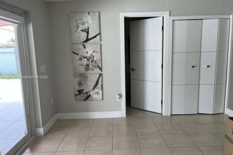 Casa en alquiler en Miami, Florida, 2 dormitorios, 204.48 m2 № 2033015 - foto 19