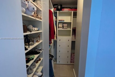 Casa en alquiler en Miami, Florida, 2 dormitorios, 204.48 m2 № 2033015 - foto 15