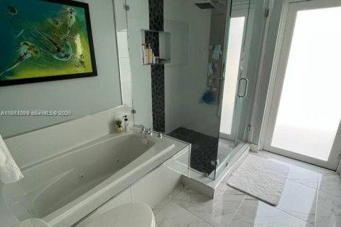 Casa en alquiler en Miami, Florida, 2 dormitorios, 204.48 m2 № 2033015 - foto 3