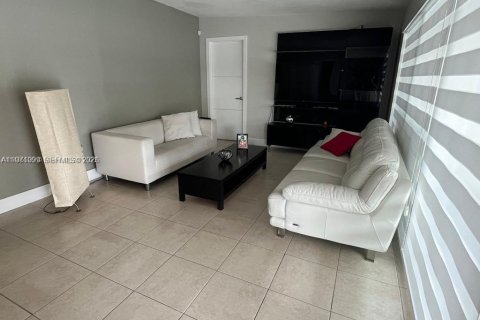Casa en alquiler en Miami, Florida, 2 dormitorios, 204.48 m2 № 2033015 - foto 21
