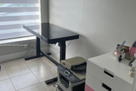 Casa en alquiler en Miami, Florida, 2 dormitorios, 204.48 m2 № 2033015 - foto 10