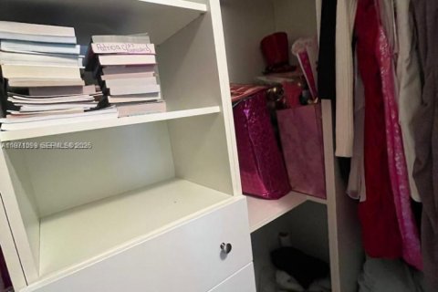 Casa en alquiler en Miami, Florida, 2 dormitorios, 204.48 m2 № 2033015 - foto 13