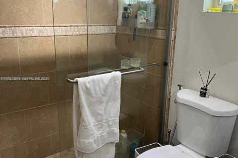 Casa en alquiler en Miami, Florida, 2 dormitorios, 204.48 m2 № 2033015 - foto 18