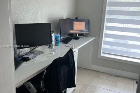 Casa en alquiler en Miami, Florida, 2 dormitorios, 204.48 m2 № 2033015 - foto 11