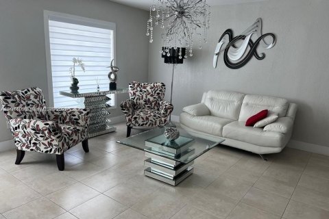 Casa en alquiler en Miami, Florida, 2 dormitorios, 204.48 m2 № 2033015 - foto 28