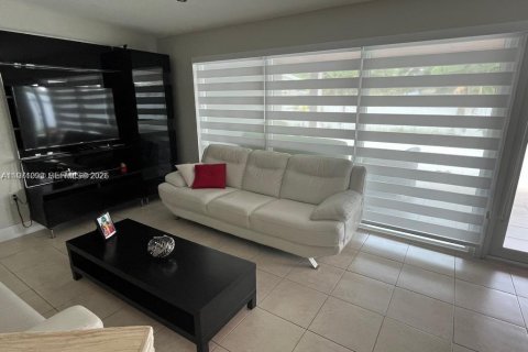 Casa en alquiler en Miami, Florida, 2 dormitorios, 204.48 m2 № 2033015 - foto 20
