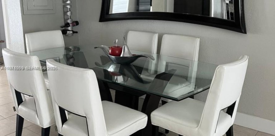 Casa en Miami, Florida 2 dormitorios, 204.48 m2 № 2033015