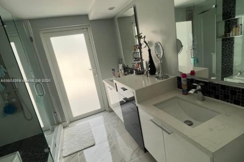 Casa en alquiler en Miami, Florida, 2 dormitorios, 204.48 m2 № 2033015 - foto 5