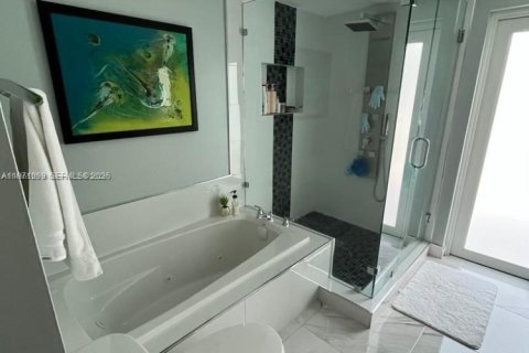 Casa en alquiler en Miami, Florida, 2 dormitorios, 204.48 m2 № 2033015 - foto 4
