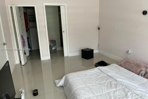 Casa en alquiler en Miami, Florida, 2 dormitorios, 204.48 m2 № 2033015 - foto 12