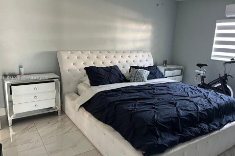 Casa en alquiler en Miami, Florida, 2 dormitorios, 204.48 m2 № 2033015 - foto 9