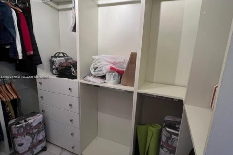 Casa en alquiler en Miami, Florida, 2 dormitorios, 204.48 m2 № 2033015 - foto 6