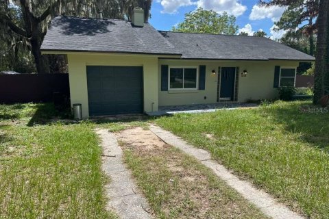 House in Clermont, Florida 3 bedrooms, 99.59 sq.m. № 2314321