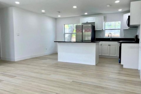 House in Orlando, Florida 3 bedrooms, 101.45 sq.m. № 1848098 - photo 7