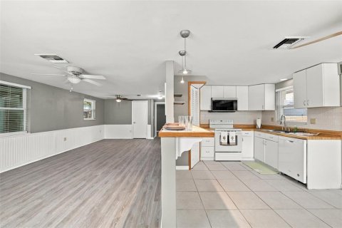 Villa ou maison à louer à Palm Harbor, Floride: 2 chambres, 99.59 m2 № 2386573 - photo 16