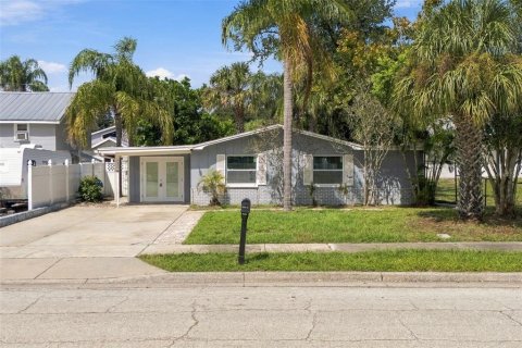 Villa ou maison à Palm Harbor, Floride 2 chambres, 99.59 m2 № 2386573
