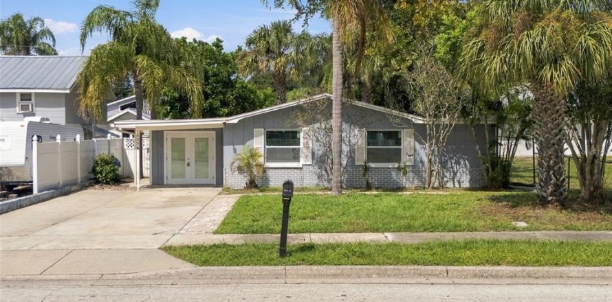 Villa ou maison à Palm Harbor, Floride 2 chambres, 99.59 m2 № 2386573