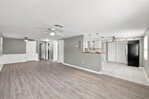 Villa ou maison à louer à Palm Harbor, Floride: 2 chambres, 99.59 m2 № 2386573 - photo 2
