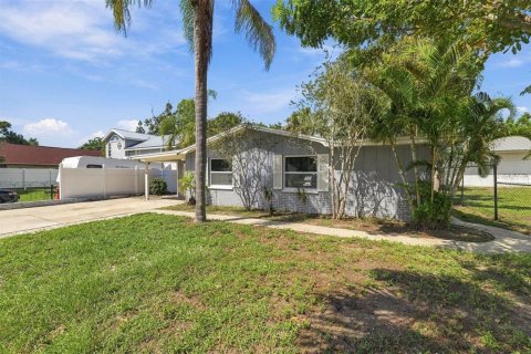 Villa ou maison à louer à Palm Harbor, Floride: 2 chambres, 99.59 m2 № 2386573 - photo 26