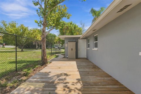 Villa ou maison à louer à Palm Harbor, Floride: 2 chambres, 99.59 m2 № 2386573 - photo 21