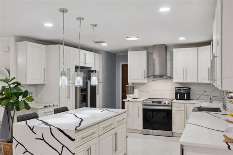 Commercial property in Kissimmee, Florida 5 bedrooms, 235.23 sq.m. № 2202462 - photo 11