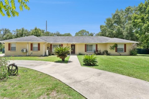 Propiedad comercial en Kissimmee, Florida 5 dormitorios, 235.23 m2 № 2202462