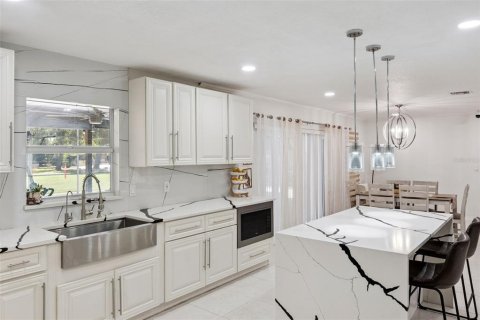 Commercial property in Kissimmee, Florida 5 bedrooms, 235.23 sq.m. № 2202462 - photo 9