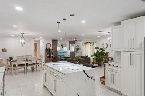 Commercial property in Kissimmee, Florida 5 bedrooms, 235.23 sq.m. № 2202462 - photo 8