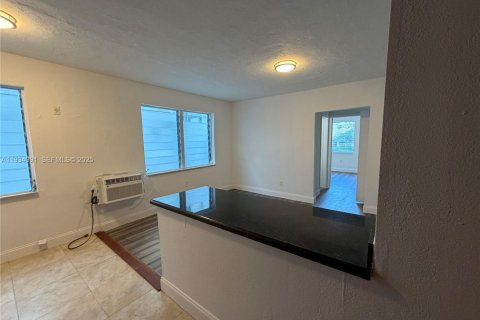 Apartamento en alquiler en Miami Beach, Florida, 1 dormitorio, 45.8 m2 № 1993056 - foto 6