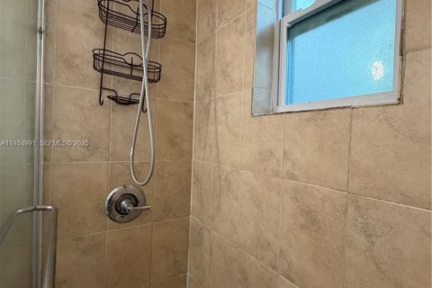 Apartamento en alquiler en Miami Beach, Florida, 1 dormitorio, 45.8 m2 № 1993056 - foto 9