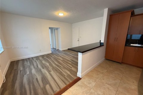 Apartamento en alquiler en Miami Beach, Florida, 1 dormitorio, 45.8 m2 № 1993056 - foto 5