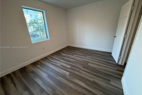 Apartamento en alquiler en Miami Beach, Florida, 1 dormitorio, 45.8 m2 № 1993056 - foto 11