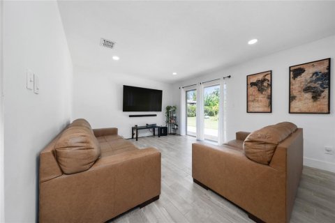 Casa en venta en Orlando, Florida, 3 dormitorios, 146.41 m2 № 1919416 - foto 14