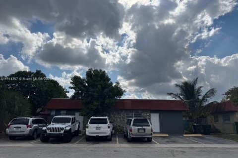 Propiedad comercial en North Lauderdale, Florida 268.12 m2 № 2021040