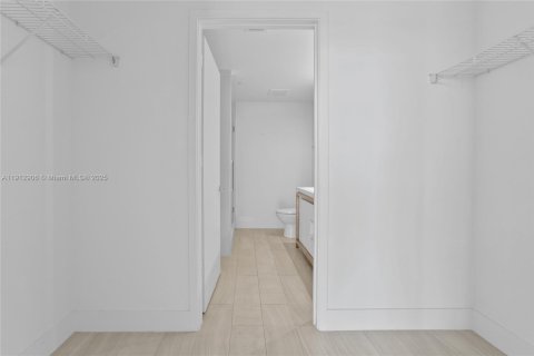 Купить кондоминиум в Санрайз, Флорида 2 спальни, 90.77м2, № 2013680 - фото 11