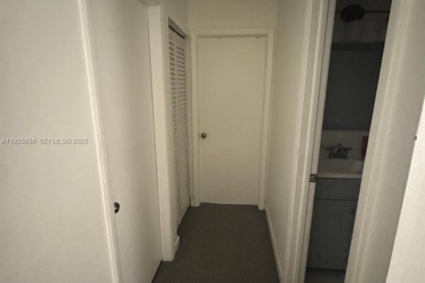 Снять в аренду таунхаус в Майами, Флорида 3 спальни, 138.52м2, № 1987890 - фото 26