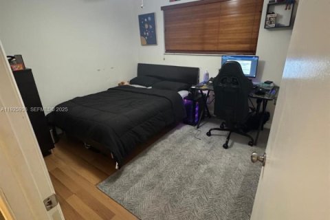 Снять в аренду таунхаус в Майами, Флорида 3 спальни, 138.52м2, № 1987890 - фото 19