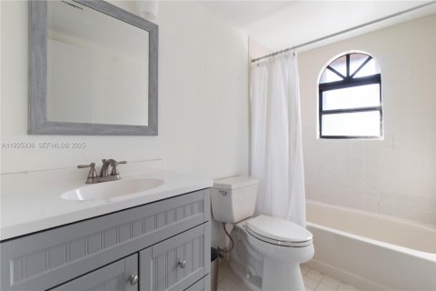 Снять в аренду таунхаус в Майами, Флорида 3 спальни, 138.52м2, № 1987890 - фото 24