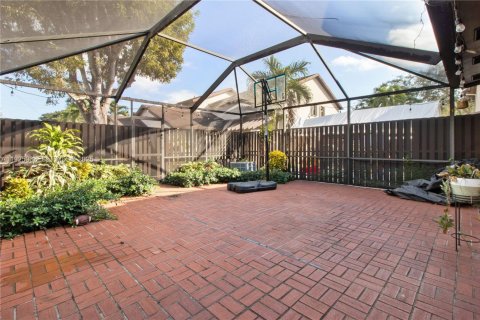 Снять в аренду таунхаус в Майами, Флорида 3 спальни, 138.52м2, № 1987890 - фото 27