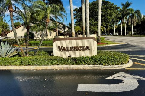 Снять в аренду таунхаус в Майами, Флорида 3 спальни, 138.52м2, № 1987890 - фото 30