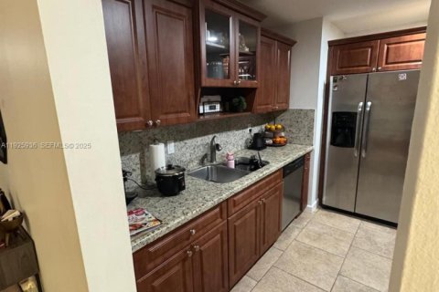 Снять в аренду таунхаус в Майами, Флорида 3 спальни, 138.52м2, № 1987890 - фото 11