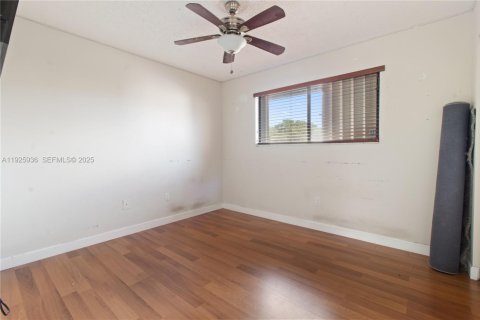 Снять в аренду таунхаус в Майами, Флорида 3 спальни, 138.52м2, № 1987890 - фото 17