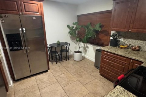 Снять в аренду таунхаус в Майами, Флорида 3 спальни, 138.52м2, № 1987890 - фото 13